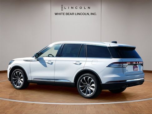 Used 2025 Lincoln Aviator Reserve w/ Illumination Package image 7