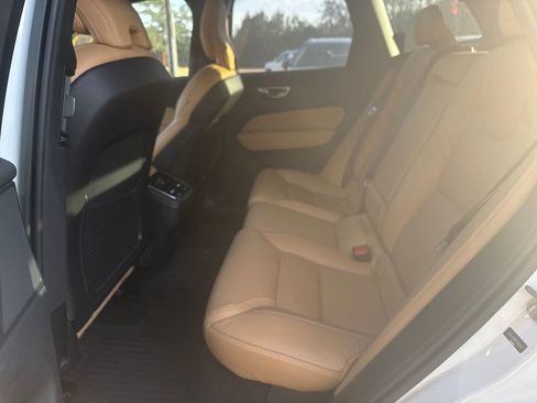 Certified 2023 Volvo XC60 B5 Ultimate w/ Protection Package Premier image 29