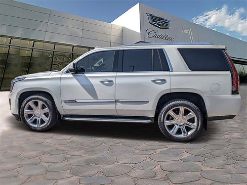 Used 2015 Cadillac Escalade Luxury image 2