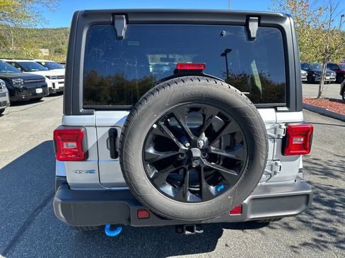 Used 2023 Jeep Wrangler Unlimited Sahara image 4