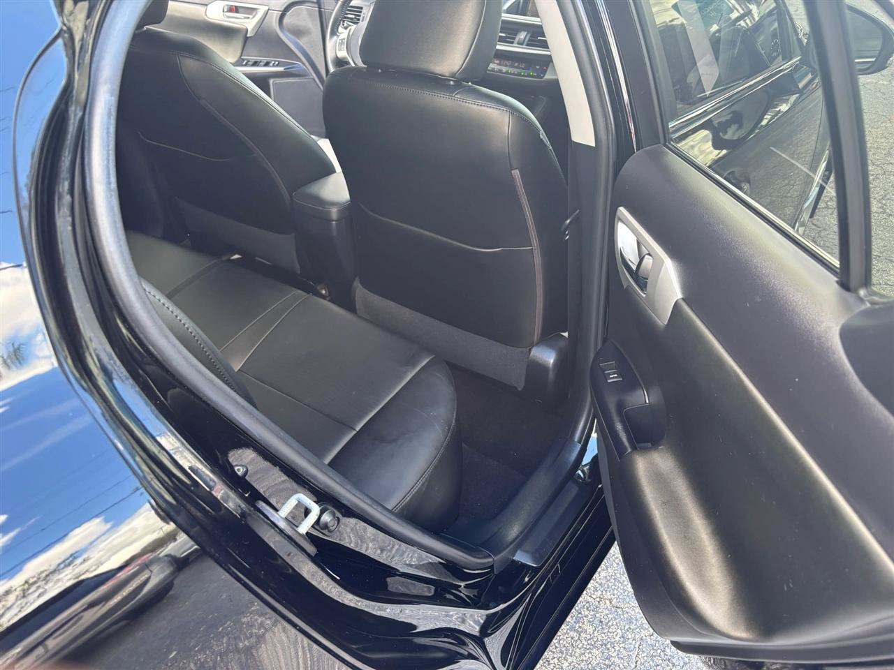 Used 2013 Lexus CT 200h w/ Premium Pkg w/Navigation FWD image 12