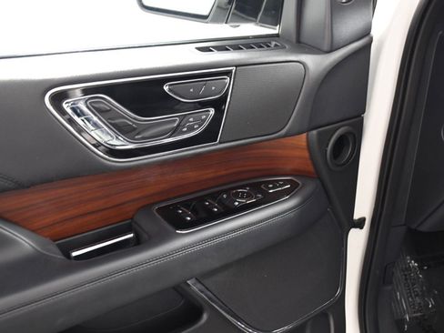 Used 2023 Lincoln Navigator Reserve image 15