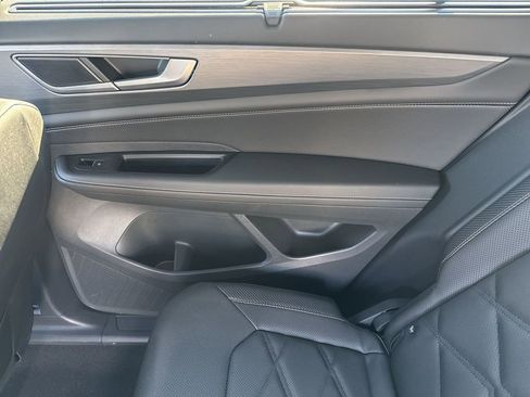 Used 2025 Volkswagen Atlas Cross Sport SE w/ Black Wheel Package AWD/4WD image 25