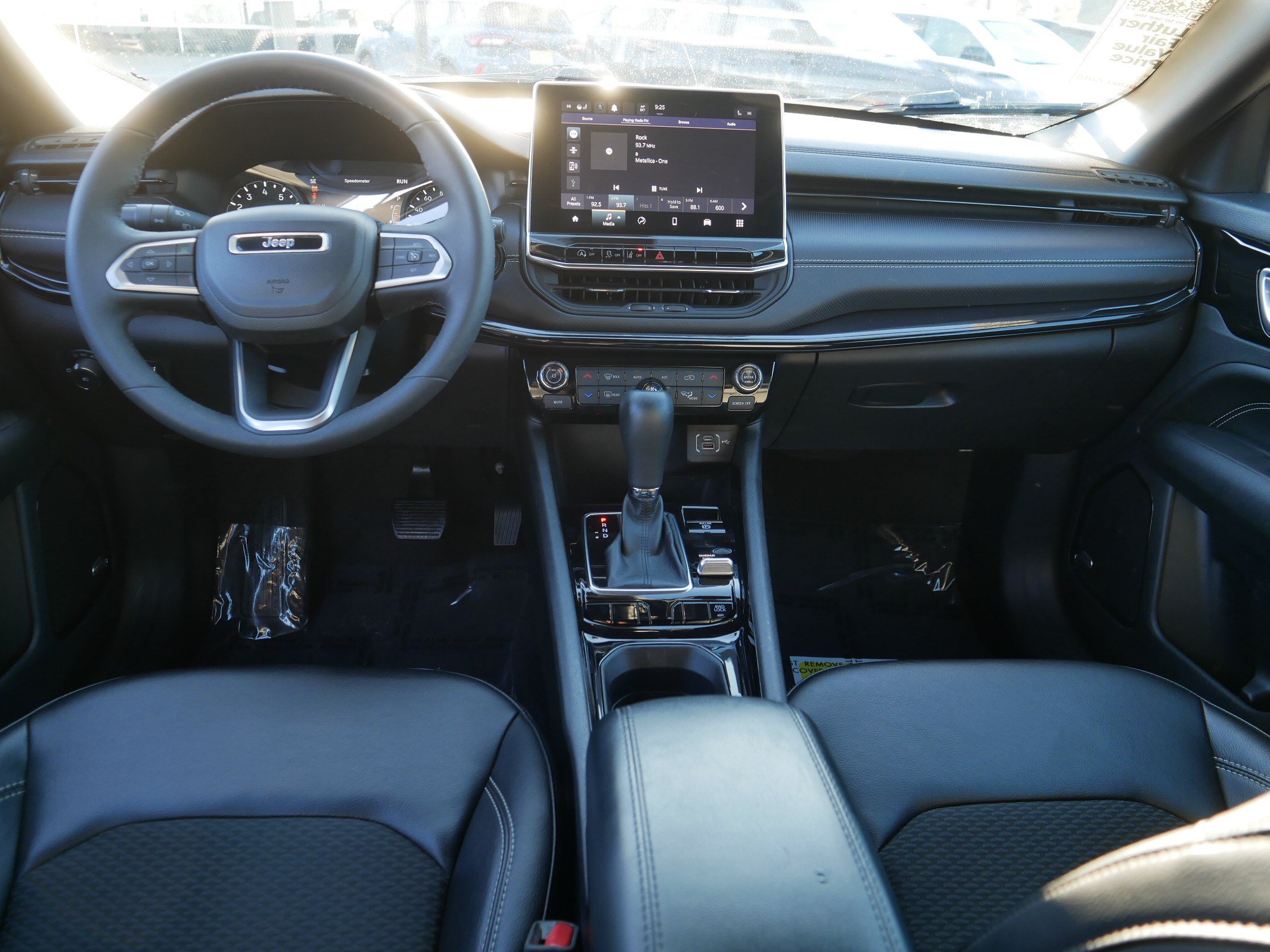 Used 2023 Jeep Compass Latitude w/ Sun and Sound Group AWD/4WD image 10