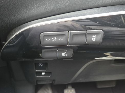 Used 2017 Toyota Prius Prime Premium image 24