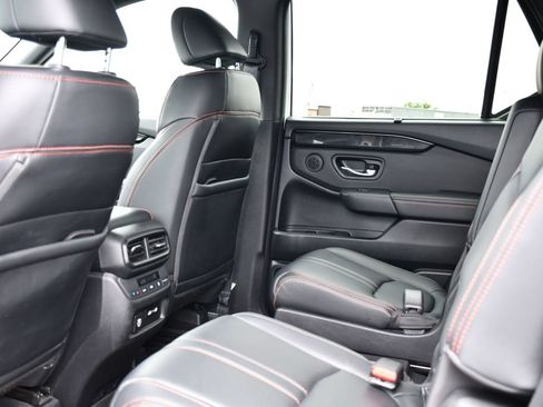 Used 2023 Honda Pilot TrailSport image 25