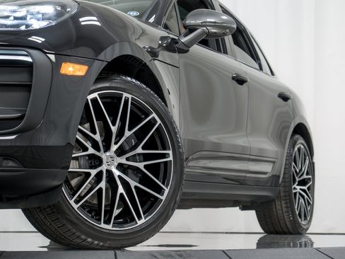 Used 2026 Porsche Macan Turbo image 33