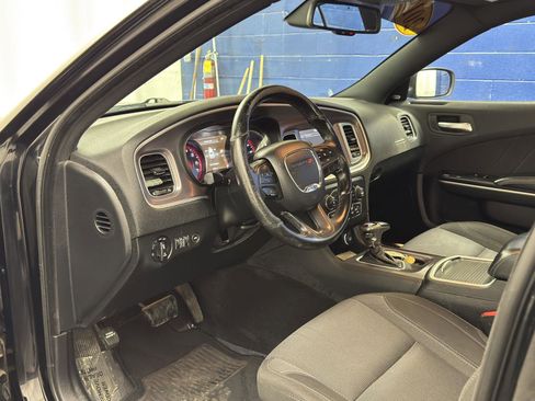Used 2019 Dodge Charger SXT image 18