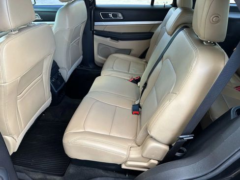 Used 2016 Ford Explorer XLT w/ Equipment Group 202A image 13