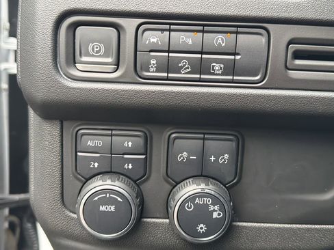 Used 2023 Chevrolet Tahoe Z71 w/ Luxury Package image 35