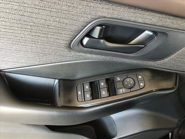 Used 2023 Nissan Rogue S AWD/4WD image 15