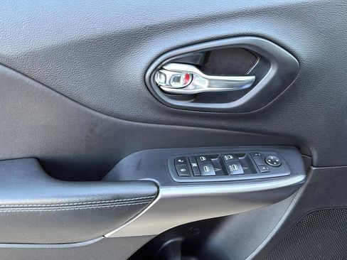 Used 2020 Jeep Cherokee Latitude Plus image 12