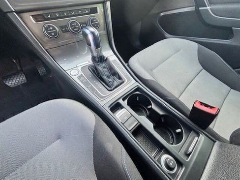 Used 2016 Volkswagen e-Golf SE w/ DC Fast Charging Package image 18