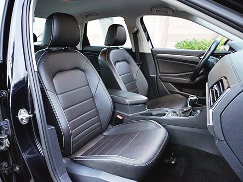 Used 2024 Volkswagen Jetta SE image 12