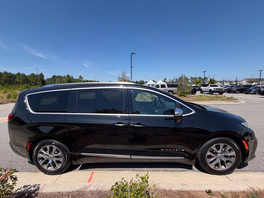 Used 2024 Chrysler Pacifica Pinnacle FWD image 25