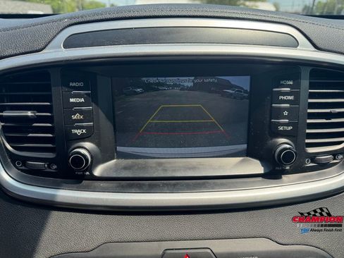 Used 2019 Kia Sorento LX image 22