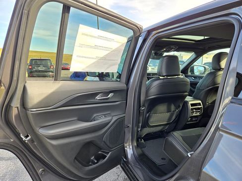 New 2025 Jeep Grand Cherokee Altitude image 25