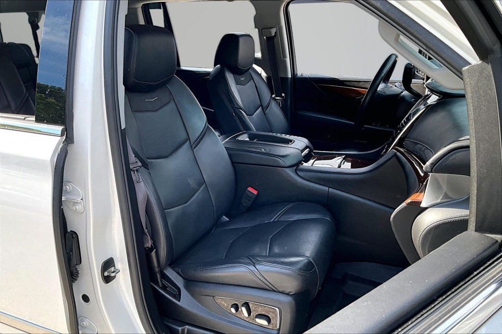 Used 2017 Cadillac Escalade ESV Luxury AWD/4WD image 30