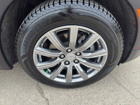 Used 2023 Cadillac XT4 Premium Luxury w/ Technology Package AWD/4WD image 9