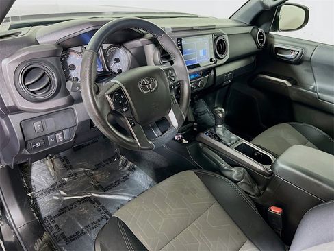 Certified 2022 Toyota Tacoma TRD Off-Road image 10