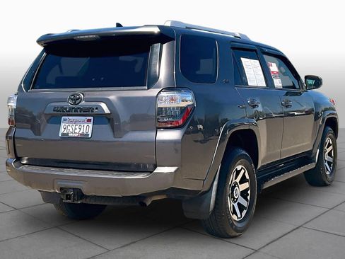 Used 2017 Toyota 4Runner SR5 AWD/4WD image 12