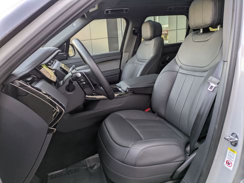 Used 2025 Land Rover Range Rover Sport SE image 27