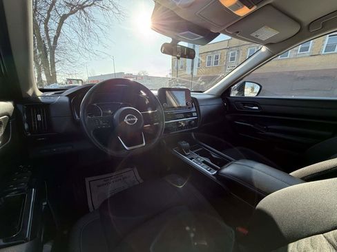 Used 2022 Nissan Pathfinder SV image 17