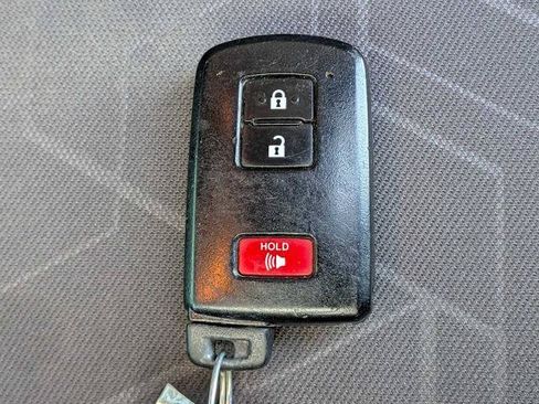 Used 2017 Toyota Tacoma TRD Sport w/ Tow Package (A/T) AWD/4WD image 24