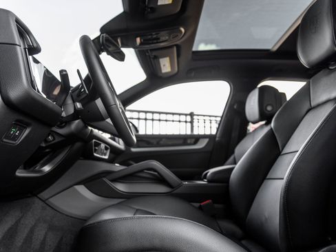 Certified 2025 Porsche Cayenne E-Hybrid AWD/4WD image 21