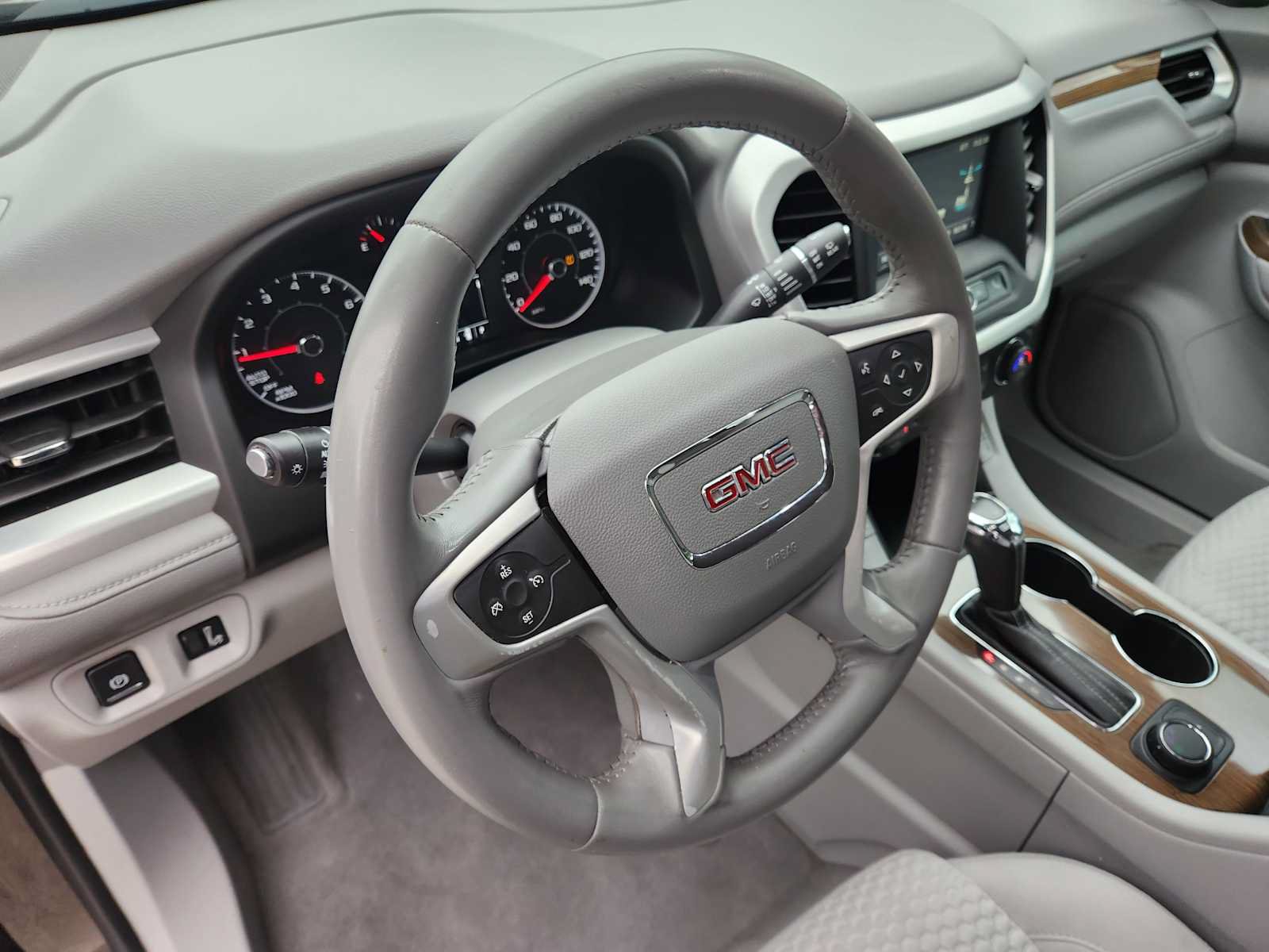 Used 2019 GMC Acadia SLE w/ Driver Alert Package I FWD image 2