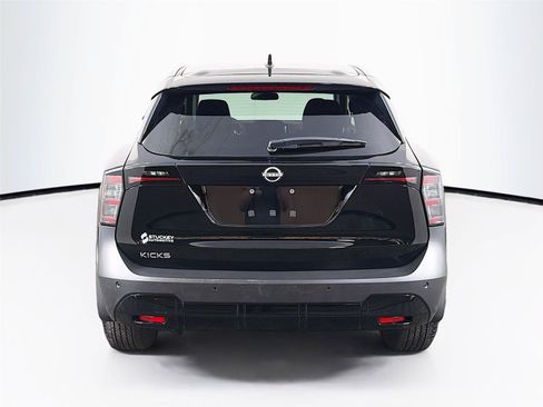 Used 2025 Nissan Kicks SV FWD image 6