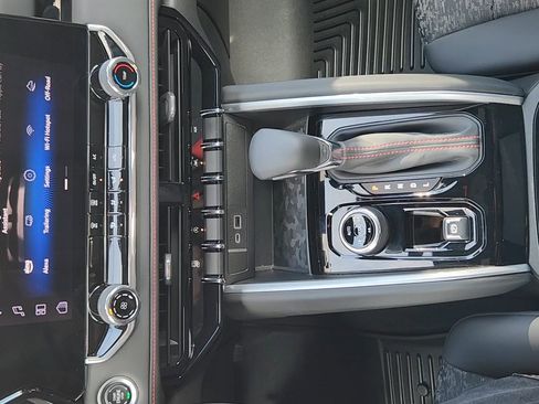 Used 2024 Chevrolet Colorado Z71 image 15