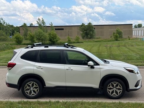 Used 2022 Subaru Forester Premium w/ Popular Package #1 AWD/4WD image 2