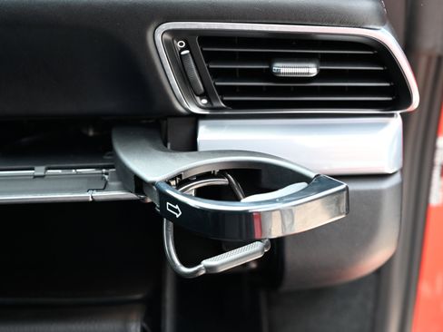 Used 2019 Porsche 911 Cabriolet image 47