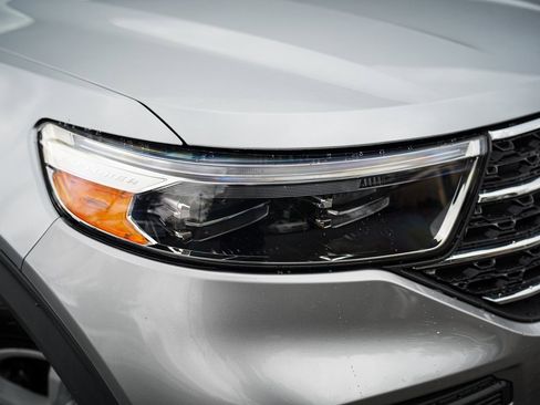 Used 2023 Ford Explorer XLT image 6