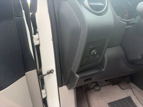 Used 2013 Nissan Rogue SV FWD image 25