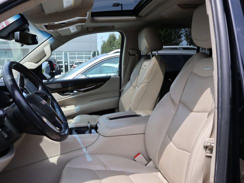 Used 2020 Cadillac Escalade ESV Luxury AWD/4WD image 20