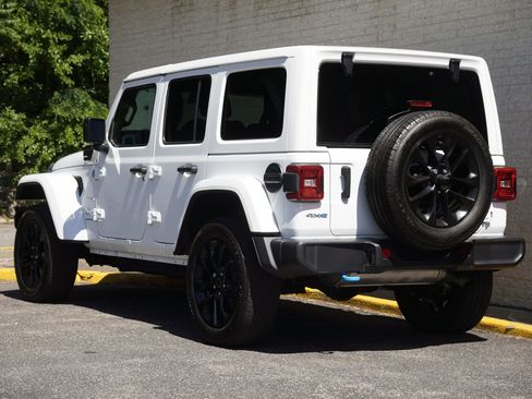 Used 2024 Jeep Wrangler Unlimited Sahara AWD/4WD image 5