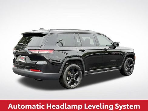 Used 2025 Jeep Grand Cherokee L Limited w/ Black Appearance Package AWD/4WD image 8