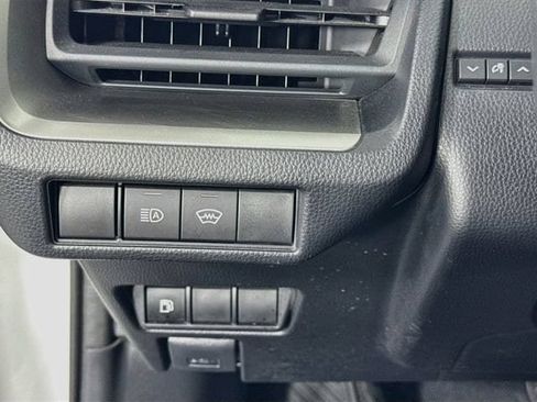 Certified 2025 Toyota Prius LE FWD image 11
