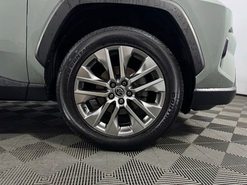 Used 2022 Toyota RAV4 XLE Premium image 11