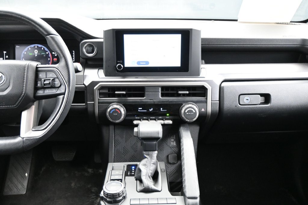 Used 2025 Toyota 4Runner SR5 AWD/4WD image 18