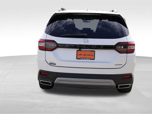 Used 2023 Honda Pilot Touring image 6