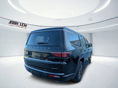 Used 2024 Jeep Wagoneer Series II image 3