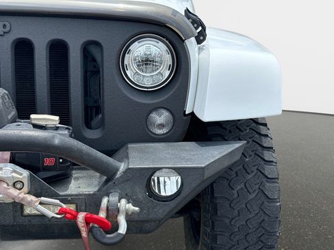Used 2017 Jeep Wrangler Unlimited Sahara w/ Max Tow Package AWD/4WD image 10