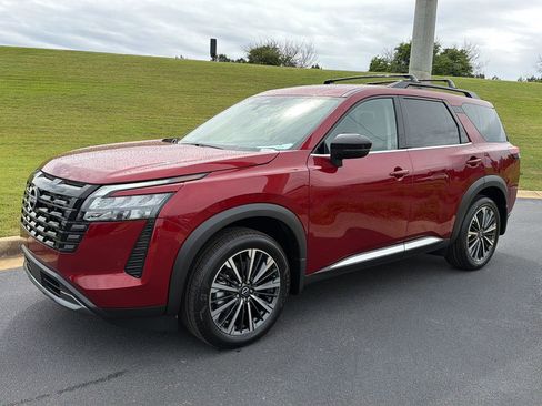 New 2026 Nissan Pathfinder Platinum w/ Cargo Package FWD image 2