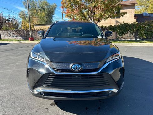 Used 2024 Toyota Venza Limited image 8