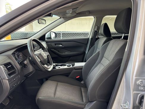 Used 2025 Nissan Rogue SV AWD/4WD image 28