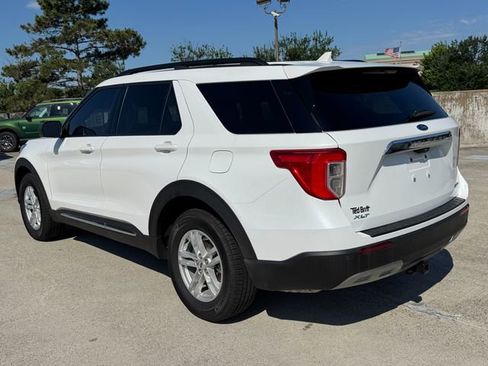 Used 2023 Ford Explorer XLT w/ Equipment Group 202A AWD/4WD image 10