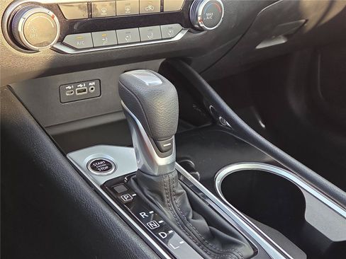 Used 2024 Nissan Altima 2.5 SV FWD image 11